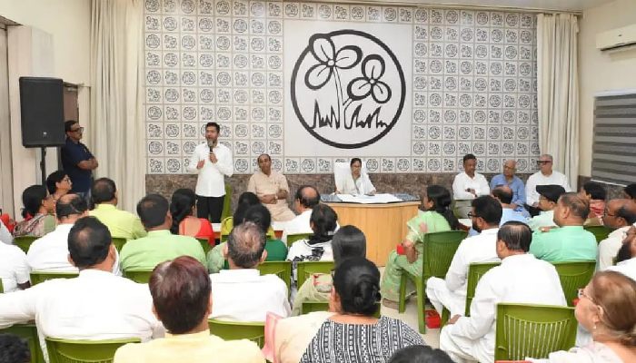 ‘इस्तीफा नहीं दूंगी, वे चाहें तो राष्ट्रपति शासन लगा सकते हैं’, ममता बनर्जी ने किया सुप्रीम कोर्ट जाने का ऐलान
