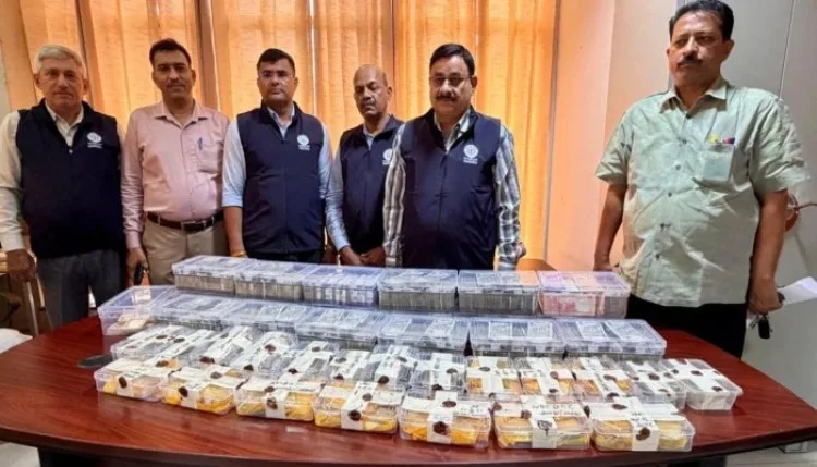 यूपी में पूर्व एआरटीओ के घर विजिलेंस का छापा,1.62 करोड़ नकद,13 किलो सोना समेत 35 करोड़ से अधिक की संपत्ति जब्त