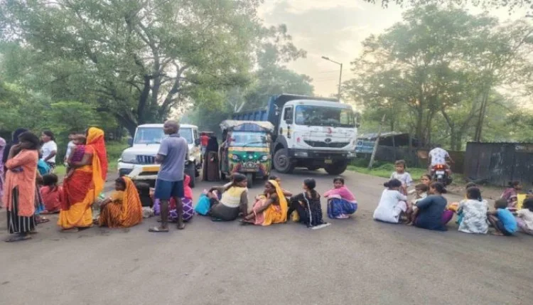 धनबाद के सिजुआ में कोहराम, जमीन फटी, मकान धंसे, एक बच्चे की मौत, हंगामा