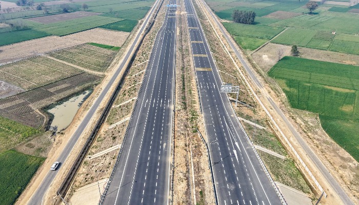 Ganga Expressway: सीएम योगी का बड़ा तोहफा, 15 दिनों तक गंगा एक्सप्रेस वे पर नहीं लगेगा टोल