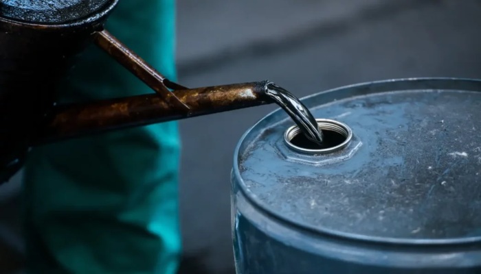 West Asia Tensions : वैश्विक Crude Oil की कीमतों में तेज उछाल, कई वर्षों के उच्चतम स्तर पर पहुंची कीमतें, ब्रेंट क्रूड में 8 प्रतिशत की वृद्धि