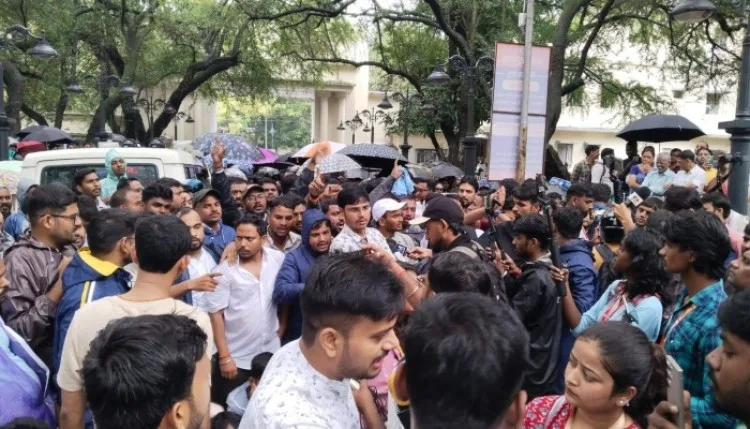 JPSC-JSSC की परीक्षाएं रद्द करने के विरोध में अभ्यर्थियों का प्रदर्शन