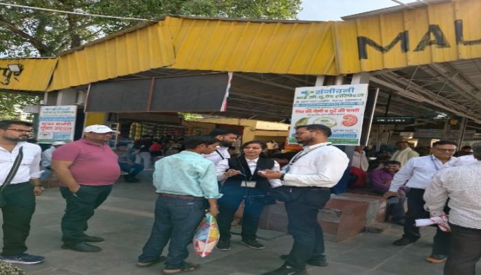 झांसी–मऊरानीपुर रेलखंड पर सघन टिकट चेकिंग अभियान, 140 यात्री पकड़े गए