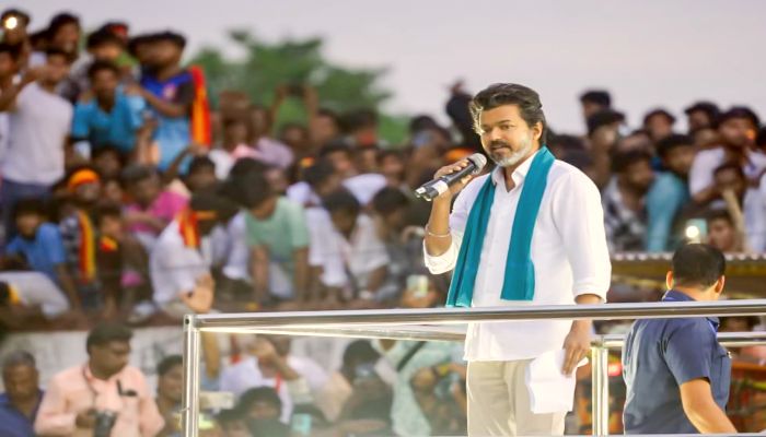 Karur Stampede: भगदड़ से दुखी एक्टर विजय,  मृतकों के परिजन को 20-20 लाख रुपए देने का किया ऐलान