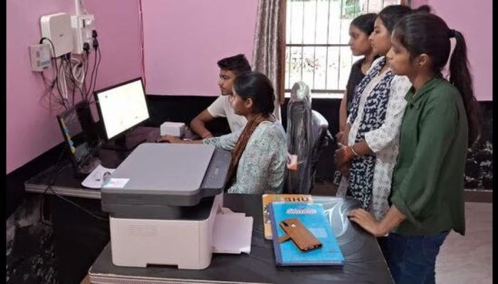 यूपी के ग्रामीण इलाकों में अत्याधुनिक डिजिटल लाइब्रेरी बनाएगी योगी सरकार, ग्रामीण क्षेत्रों के युवा डिजिटल तरीके से कर सकेंगे प्रतियोगी परीक्षाओं की तैयारी