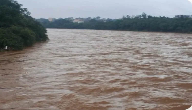 स्वर्णरेखा और खरकई का जलस्तर बढ़ा, बैराज से छोड़ा जा रहा पानी