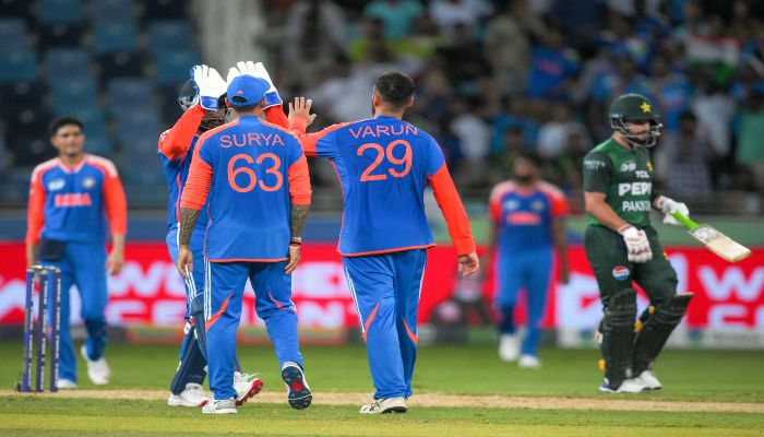 IND vs PAK: ऑपरेशन 'व्हाइट बॉल' की सफलता के बाद देश में जश्न, टीम इंडिया ने सेना को समर्पित की जीत