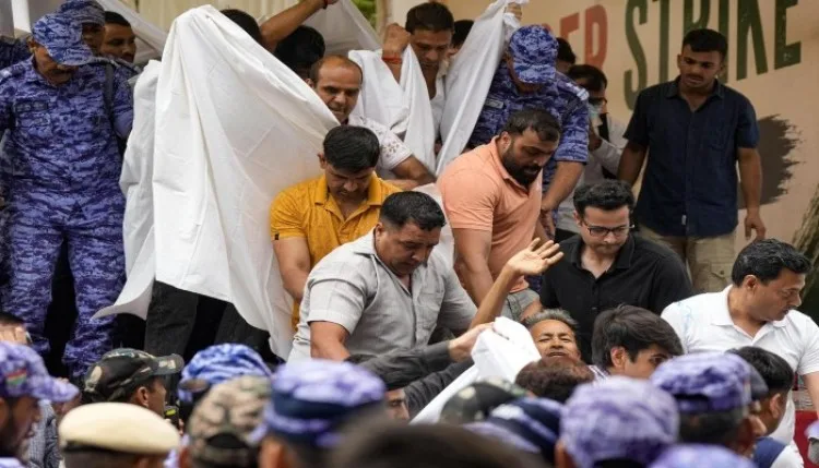 20 दिन के अनशन के बाद अस्पताल पहुंचे सोनम वांगचुक, अभिजीत दीपके ने भूख हड़ताल जारी रखने का किया ऐलान