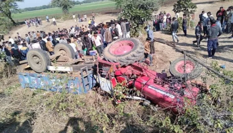 Pratapgarh Accident New: प्रतापगढ़ में दर्दनाक हादसा, पुलिया से नीचे गिरा ट्रैक्टर, एक ही परिवार के दो लोगों की मौत