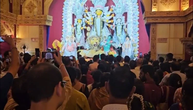 पश्चिम बंगाल में मंत्रोच्चारों के बीच संपन्न हुई संधि पूजा, उमड़े भक्त