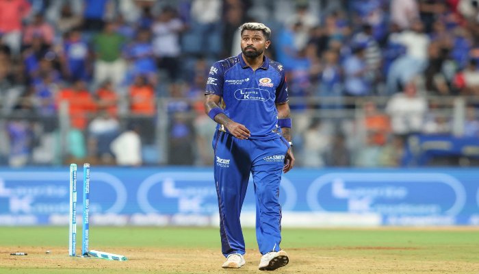 MI vs KKR मैच में Hardik Pandya ने लांघी सारी सीमाएं, मिली कड़ी सजा