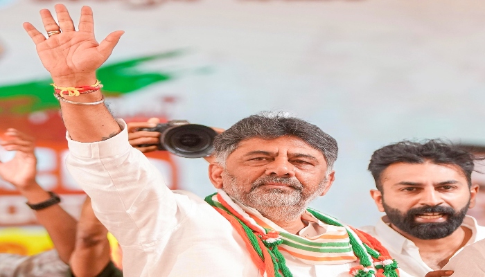 Karnataka: कल मुख्यमंत्री पद की शपथ लेंगे डीके शिवकुमार, भव्य समारोह में शामिल होंगे 800 विशिष्ट मेहमान