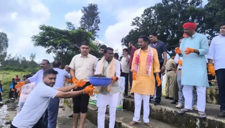 अमरकंटक में सेवा संकल्प अभियान में उठाया कचरा, दिया सफाई का संदेश