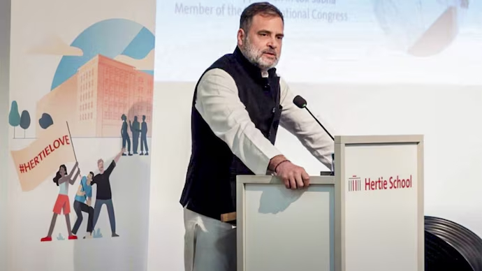 Rahul Gandhi In Germany : राहुल गांधी ने जर्मनी में भारत की चुनावी मशीनरी पर उठाए सवाल, बीजेपी ने की कड़ी आलोचना