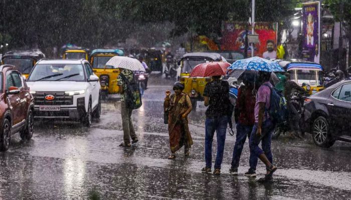 Mumbai Rain Alert: मुंबई में मूसलाधार बारिश मचाएगी तांडव ! अगले 48 घंटे भारी, IMD का रेड अलर्ट जारी