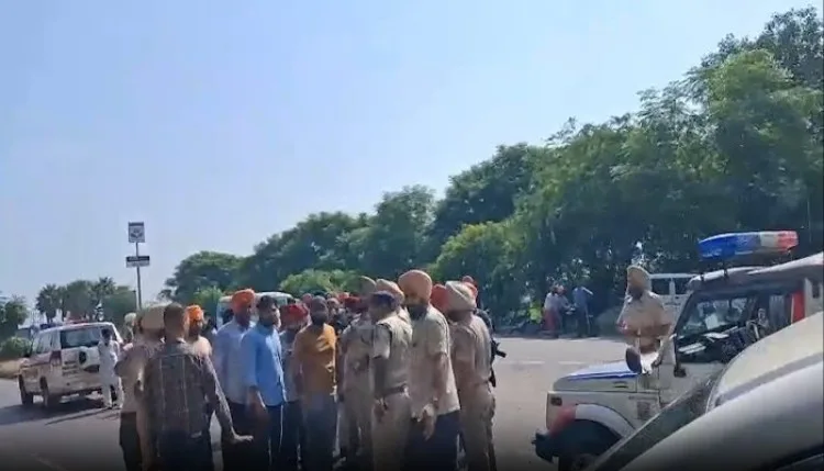 पंजाब के बटाला में पूर्व केंद्रीय मंत्री रवनीत सिंह बिट्टू के काफिले पर हमला