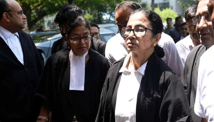 काला कोट पहनकर कोर्ट पहुंचीं ममता बनर्जी, बार काउंसिल ने वकालत पर उठाए सवाल, मांगी पूरी डिटेल