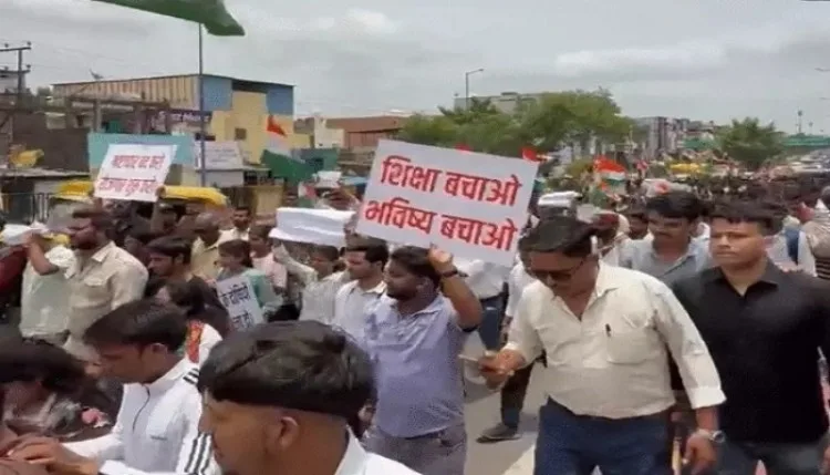 इंदौर: नीट पेपर लीक समेत 23 सूत्रीय मांगों को लेकर छात्रों का उग्र प्रदर्शन