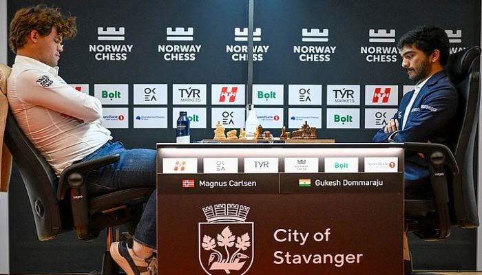 Norway Chess 2025: नॉर्वे शतरंज टूर्नामेंट में कार्लसन ने वर्ल्ड चैंपियन डी गुकेश को दी शिकस्त