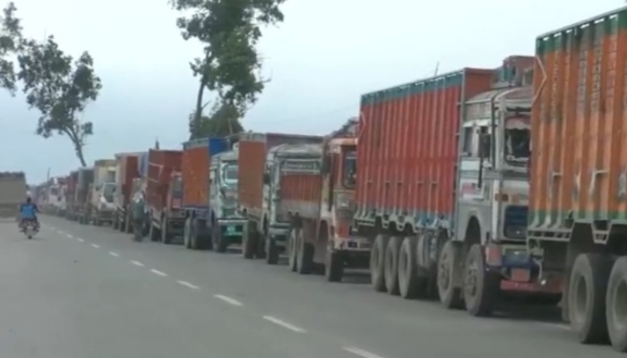 मणिपुर में उग्रवादी हमले के विरोध में ट्रांसपोर्ट सेवा ठप, हाईवे पर खड़े रहे सैकड़ों ट्रक