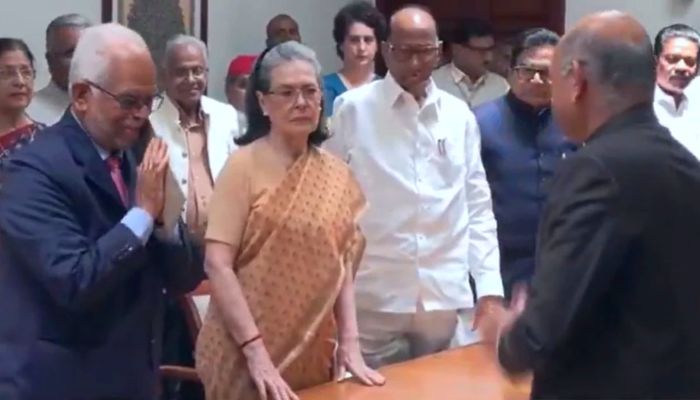 Vice President Election 2025: उपराष्ट्रपति पद के लिए बी सुदर्शन रेड्डी ने किया नामांकन