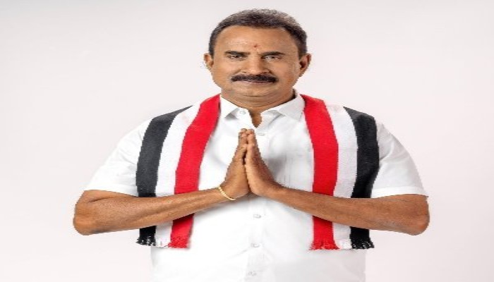 एआईएडीएमके में मचा सियासी घमासान, पलानीस्वामी के एक्शन के बाद एसपी वेलुमणि ने दिया जवाब, नेतृत्व शैली पर उठाए सवाल