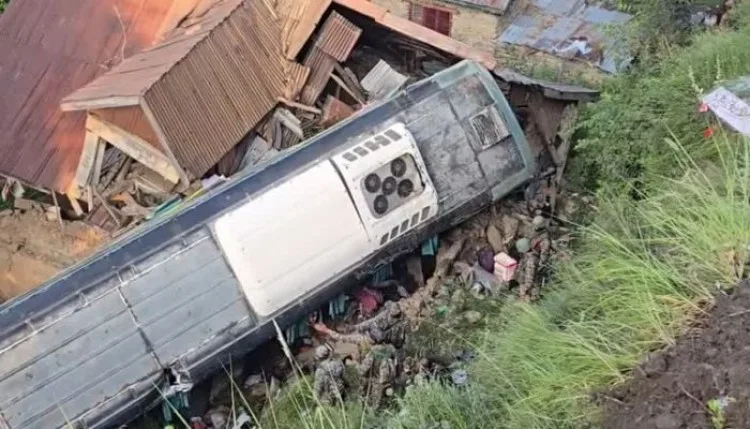अमरनाथ यात्रा से लौट रहे श्रद्धालुओं की बस हादसे का शिकार, 39 यात्री घायल, सीएम और एलजी ने दिए बेहतर इलाज के निर्देश