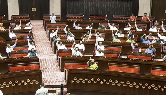 Parliament Monsoon Session: हंगामे के बीच विधेयक पारित, खड़गे बोले- ये लोकतंत्र से धोखा