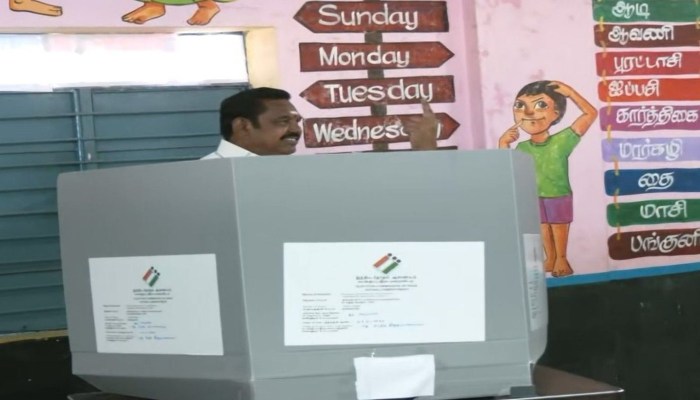 Tamil Nadu Elections: कई बूथों पर बिगड़ा EVM, डीएमके उम्मीदवार व अभिनेता अजित कुमार ने डाला वोट