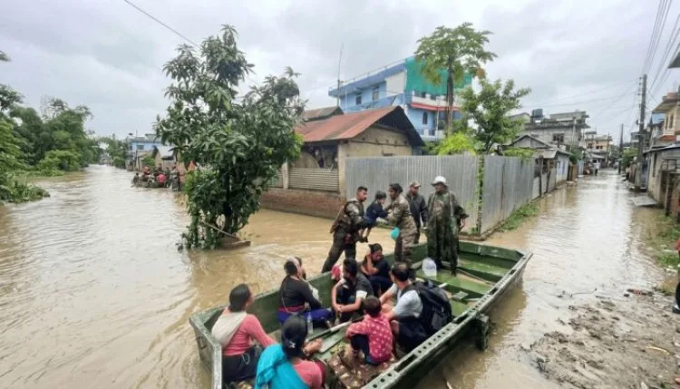 यूपी में बाढ़ से 1.70 लाख लोग प्रभावित, 17 जिलों में राहत-बचाव तेज