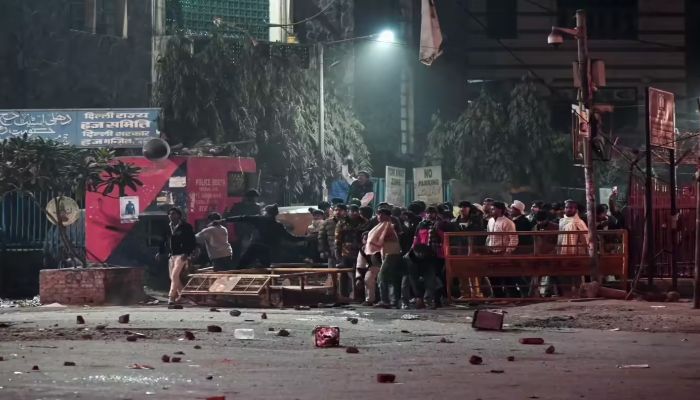 Delhi Turkman Gate Violence: यूट्यूबर सलमान की तलाश में पुलिस, माहौल खराब करने का आरोप