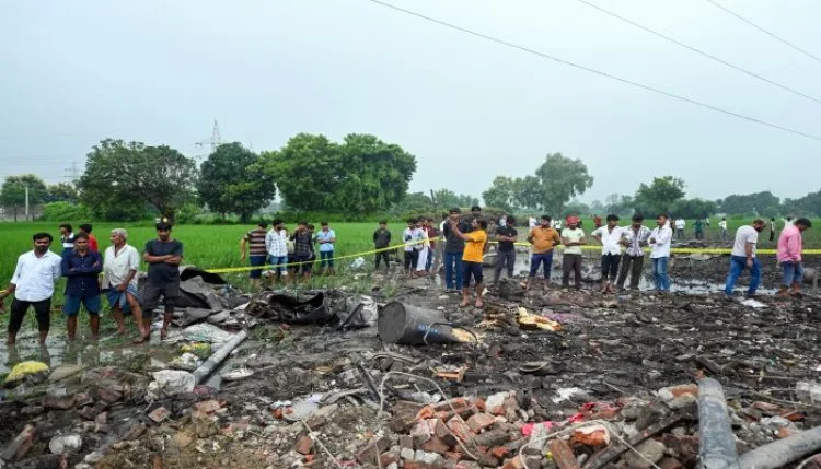 कौशाम्बी पटाखा फैक्ट्री विस्फोट: 3 फरार आरोपियों पर 25-25 हजार इनाम