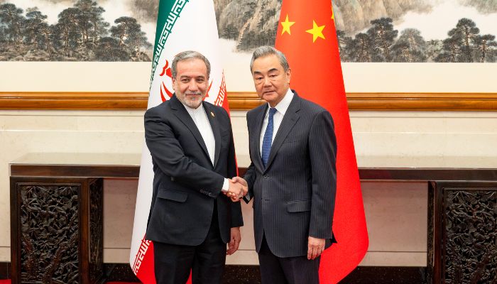 Iran-China Talks: अमेरिका से तनाव के बीच बीजिंग पहुंचे ईरानी विदेश मंत्री अराघची, चीन ने युद्धविराम को बताया जरूरी