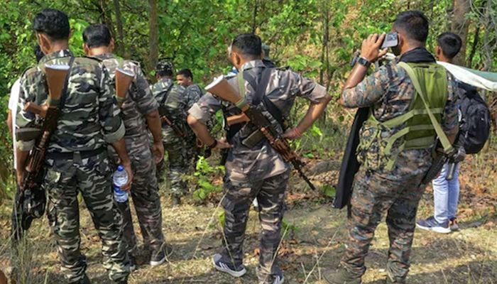 Jharkhand Naxal Encounter: झारखंड में 1 करोड़ के इनामी समेत 3 नक्सली ढेर