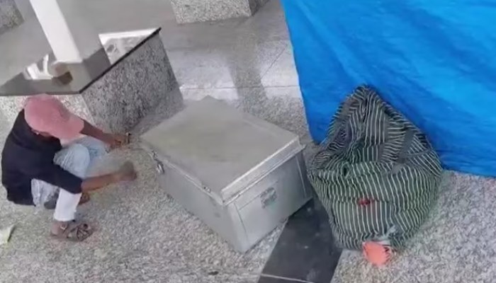 अपनी ही बेटी के किए छह टुकड़े, धड़ को बॉक्स में भरकर छोड़ आया स्टेशन