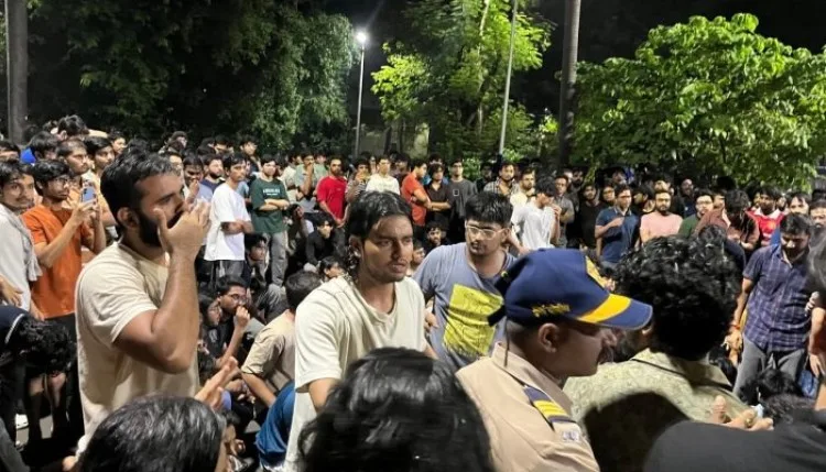 AI का इस्तेमाल कर रहे IIT बॉम्बे के छात्र ने किया सुसाइड, संस्थान के विरोध में छात्रों ने किया प्रदर्शन