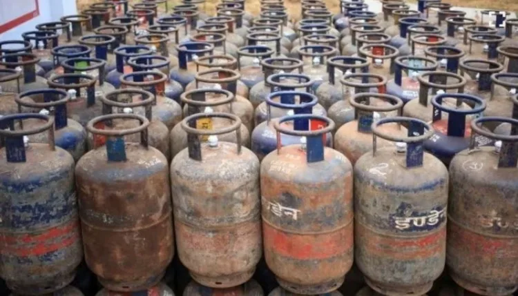 आज से बढ़े कमर्शियल LPG गैस सिलेंडर के दाम, रेस्तरां में खाना हो सकता है महंगा
