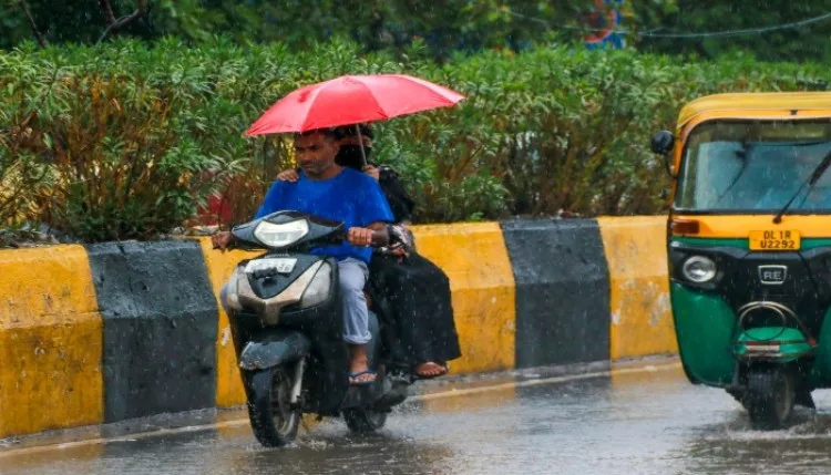 दिल्ली-NCR में आज बारिश और तेज हवाओं का अलर्ट, गर्मी और उमस से मिलेगी राहत