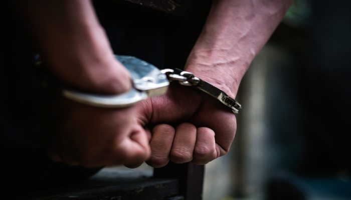 Lucknow News:लखनऊ में पुलिस ने तीन चोरों को धर दबोचा , स्कूटी के साथ पांच लाख के गहने बरामद, एक साथी फरार