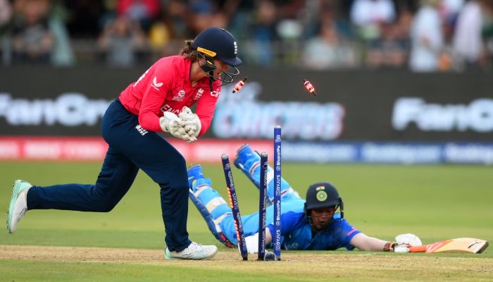 IND W vs ENG W :  इंग्लैंड ने दूसरे T20 में भारतीय महिला टीम को 26 रन से हराया, सीरीज 1-1 से बराबर