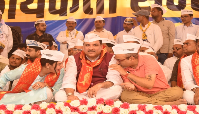 AAP Workers' Conference : जाति-धर्म की राजनीति नहीं, मुद्दों की सियासत से होगा यूपी का विकासः संजय सिंह