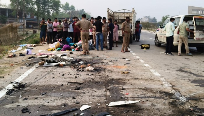 MAU Accident: गोरखपुर-वाराणसी हाईवे पर बड़ा हादसा, दो वाहनों की भिड़ंत में 5 की मौत