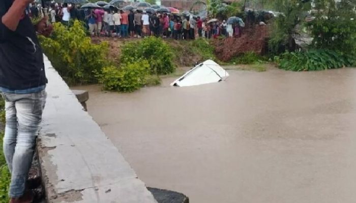 Gonda Road Accident: यूपी के गोंडा में दर्दनाक हादसा, नहर में गिरी बोलेरो, 11 लोगों की मौत