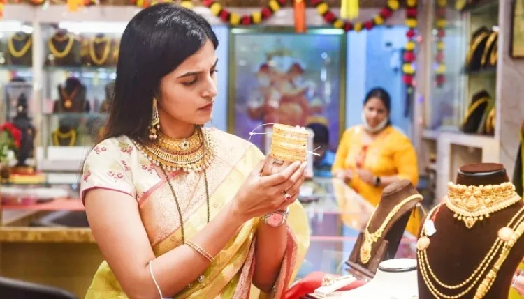 ग्लोबल टेंशन में चमका सोना-चांदी