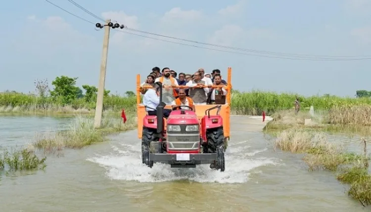बिहार में बाढ़ प्रभावित इलाकों में पहुंचे शिवराज सिंह और CM सम्राट