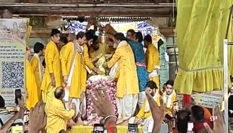 राधा अष्टमी पर बरसाना में ‘लाडली जी’ के दर्शन करने को उमड़े भक्त