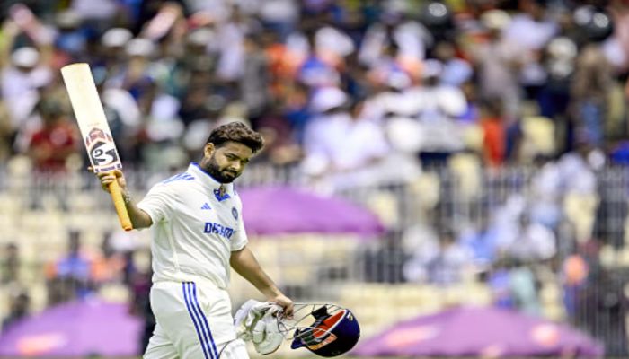 IND vs ENG: इंग्लैंड की धरती पर शतक जड़ Rishabh Pant ने बनाया 'महारिकॉर्ड', धोनी को भी छोड़ा पीछे