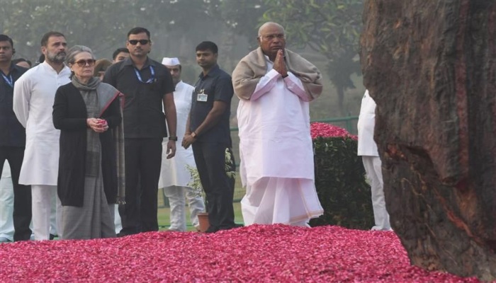 मल्लिकार्जुन खड़गे ने पुण्यतिथि पर इंदिरा गांधी को किया याद, उनके साहस और समर्पण को बताया प्रेरणा का स्रोत