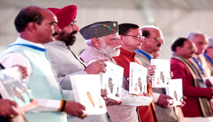 Uttarakhand: शिक्षा से लेकर सड़क और सुरक्षा तक, PM मोदी ने उत्तराखंड को दी करोड़ों की सौगात