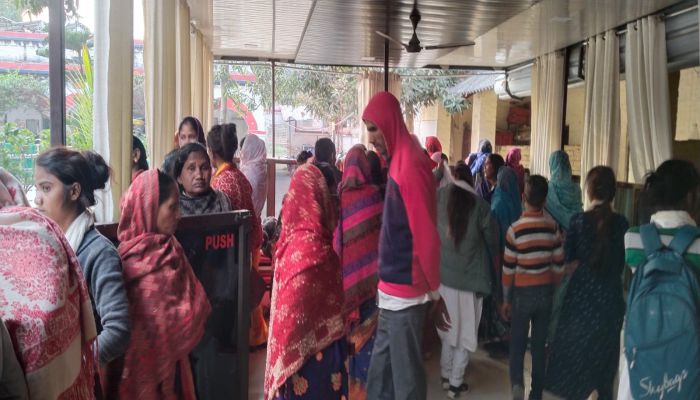 UP: धर्मांतरण की सूचना पर पुलिस का एक्शन, मचा हड़कंप, हिरासत में 40 लोग